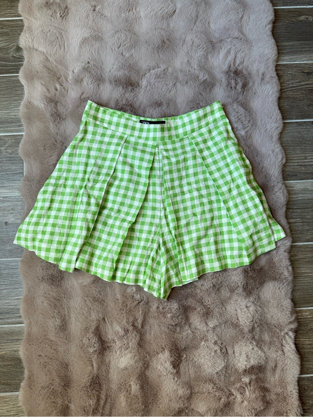 Zara green and white checkered pleated shorts, size small